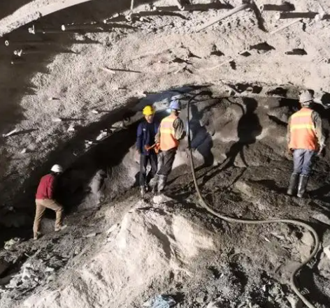 溆浦拱顶带模注浆料的施工流程及注意事项